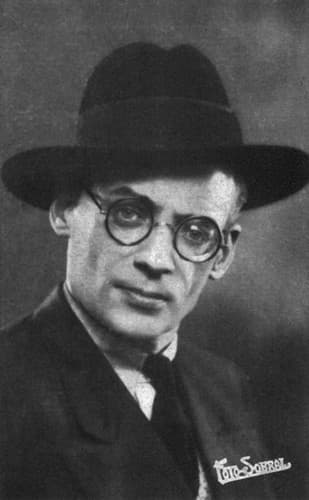 A. Vítor Machado