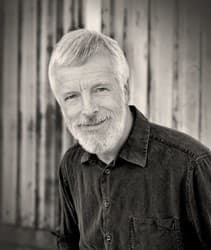Frank E. Peretti