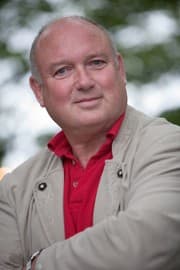 Louis de Bernières