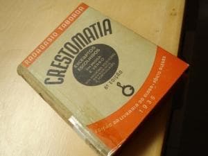 Crestomatia cívica: uma só pátria, uma, só bandeira.  o Brasil novo e seus problemas através de excertos de escritores da atualidade, apresentado à consideração e carinho da juventude das escolas.